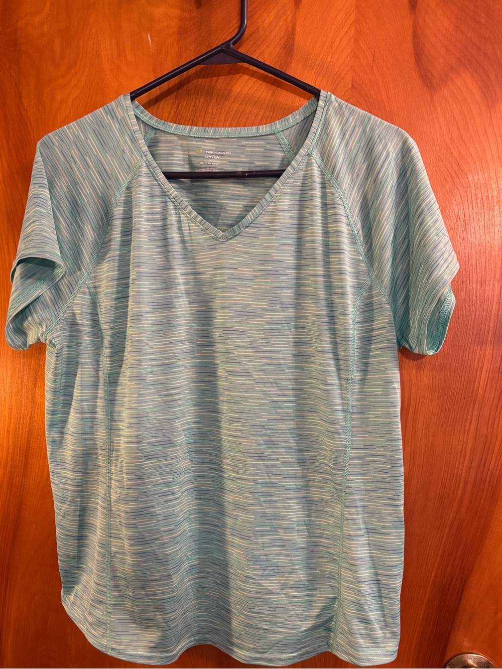 tek gear Aqua Space-Dye V-Neck Short Sleeve Tee